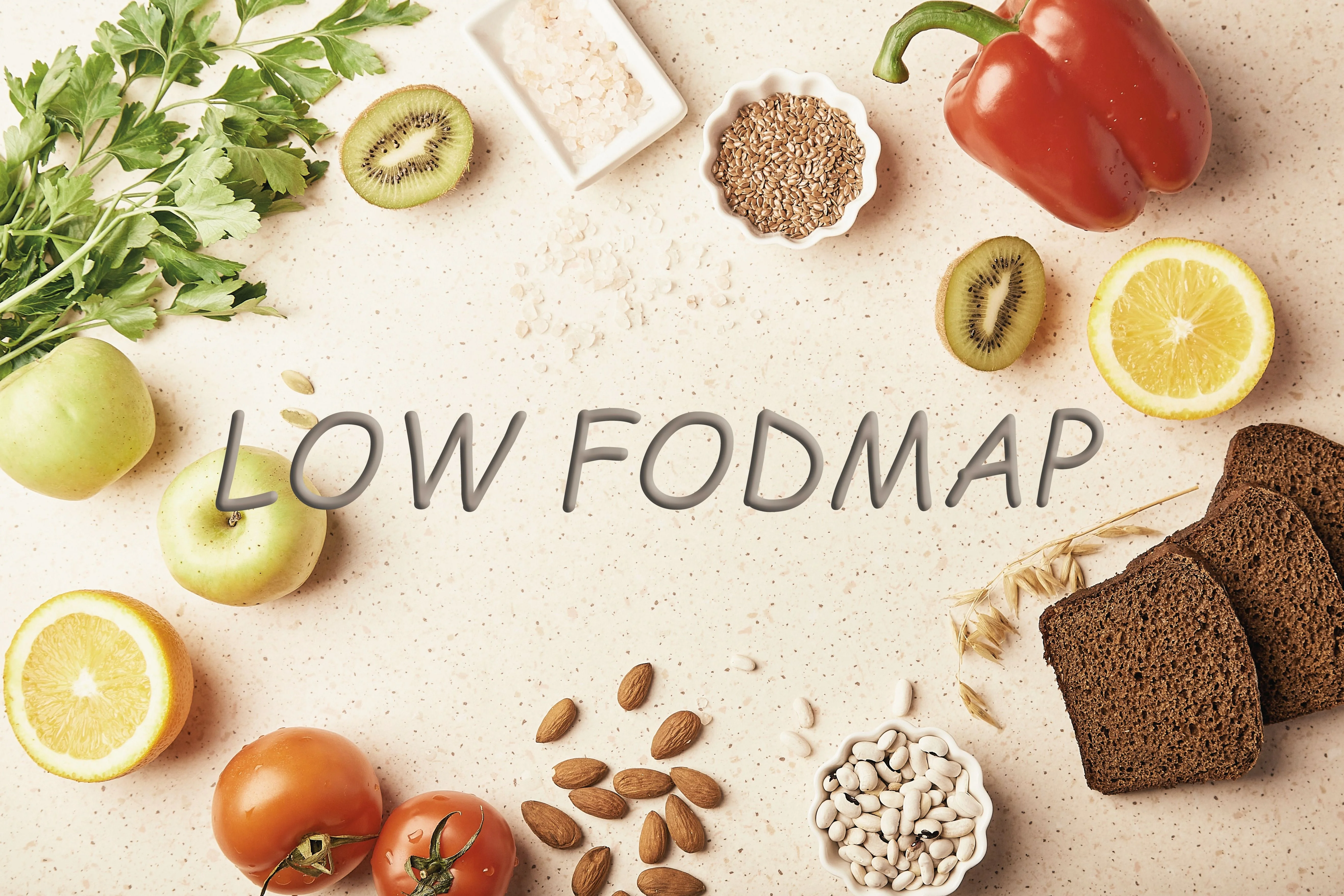 Tavolo con cibi a basso contenuto di FODMAP